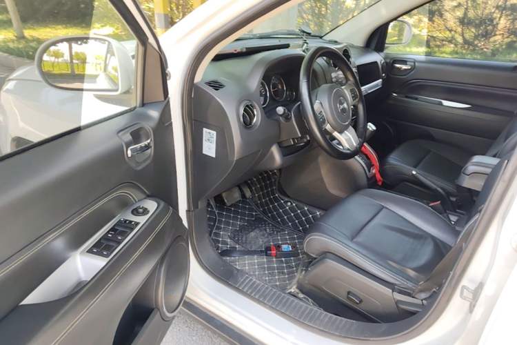 Used Jeep Compass 2014 Revised Version 2.4L Four-Wheel Drive Luxury Edition Driver Seat