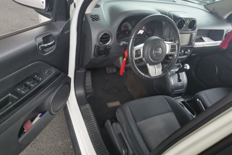 Used Jeep Compass 2014 2.4L four-wheel drive sport version Driver Seat