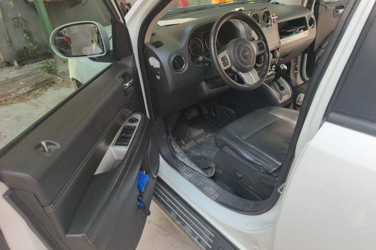 Used Jeep Compass 2014 2.0L two-wheel drive luxury version Driver Seat