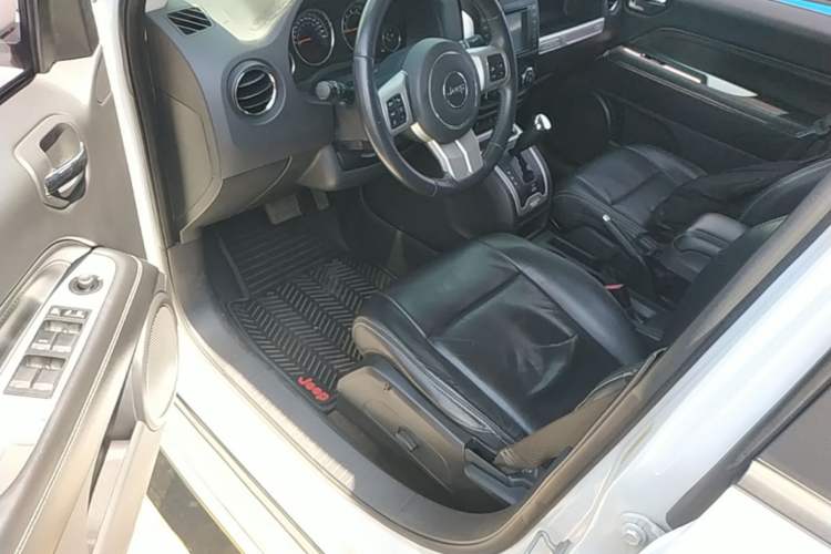 Used Jeep Compass 2014 Revised Version 2.4L Four-Wheel Drive Luxury Edition Driver Seat