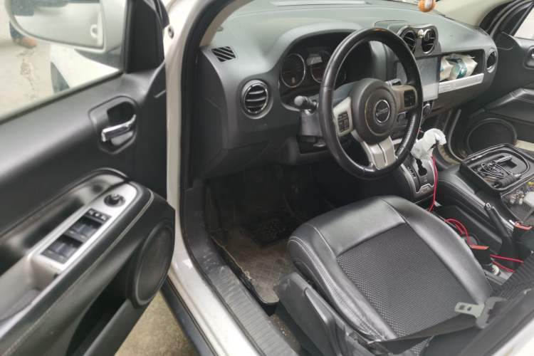 Used Jeep Compass 2014 2.4L four-wheel drive sport version Driver Seat