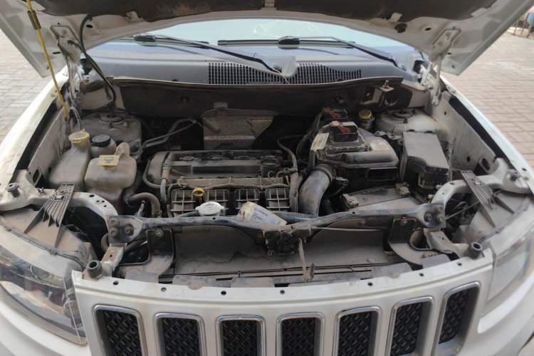 Used Jeep Compass 2014 Revised Version 2.0L Two-Wheel Drive Elite Edition Engine Bay