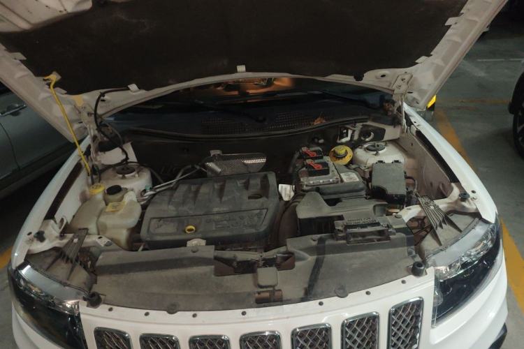 Used Jeep Compass 2014 Revised Version 2.0L Two-Wheel Drive Elite Edition Engine Bay