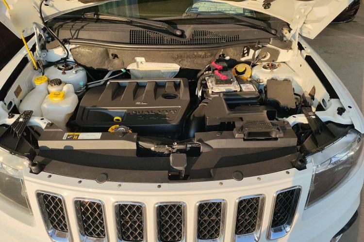 Used Jeep Compass 2014 Revised Version 2.4L Four-Wheel Drive Comfort Edition Engine Bay