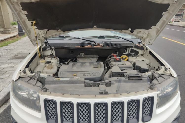 Used Jeep Compass 2014 2.4L Four-Wheel Drive Serpentine Collection Edition Engine Bay