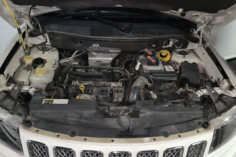 Used Jeep Compass 2014 Revised Version 2.0L Two-Wheel Drive Elite Edition Engine Bay