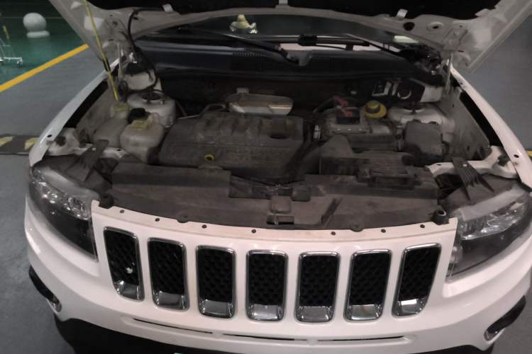 Used Jeep Compass 2014 Revised Version 2.4L Four-Wheel Drive Comfort Edition Engine Bay