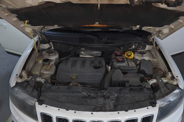 Used Jeep Compass 2014 Revised Version 2.4L Four-Wheel Drive Comfort Edition Engine Bay