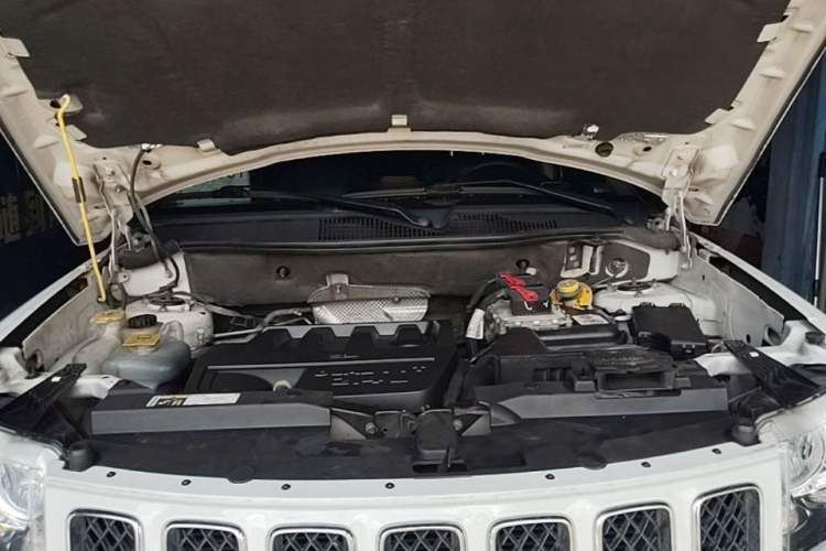 Used Jeep Compass 2014 Revised Version 2.4L Four-Wheel Drive Comfort Edition Engine Bay