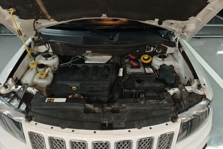 Used Jeep Compass 2014 Revised Version 2.0L Two-Wheel Drive Elite Edition Engine Bay