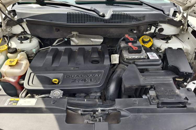 Used Jeep Compass 2014 2.4L four-wheel drive luxury version Engine Bay