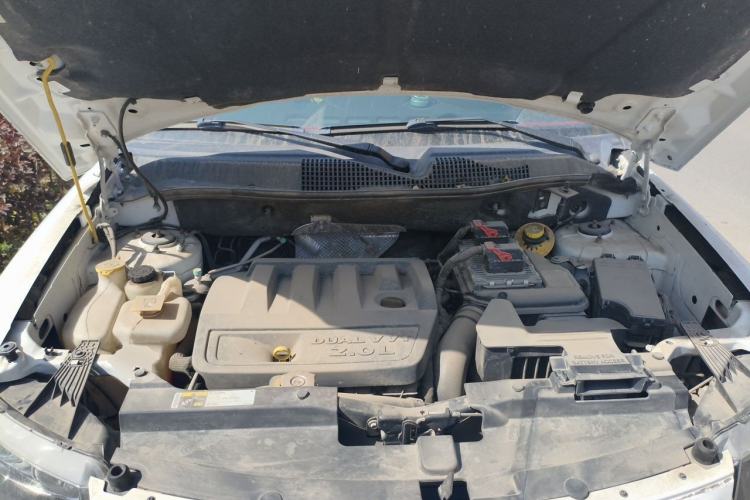 Used Jeep Compass 2014 2.0L two-wheel drive sport version Engine Bay