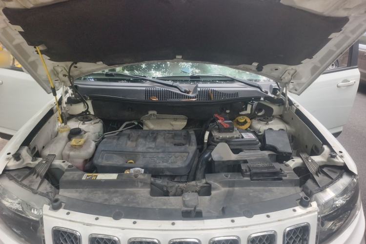 Used Jeep Compass 2014 2.0L two-wheel drive luxury version Engine Bay