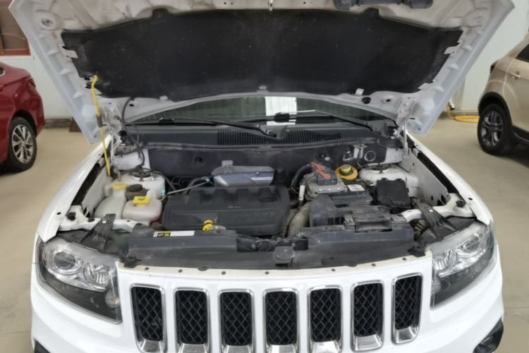 Used Jeep Compass 2014 Revised Version 2.4L Four-Wheel Drive Comfort Edition Engine Bay