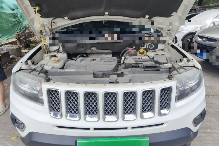 Used Jeep Compass 2014 Revised Version 2.0L Two-Wheel Drive Elite Edition Engine Bay