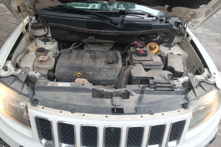 Used Jeep Compass 2014 Revised Version 2.4L Four-Wheel Drive Comfort Edition Engine Bay