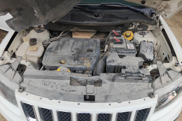 Used Jeep Compass 2014 Revised Version 2.4L Four-Wheel Drive Comfort Edition Engine Bay