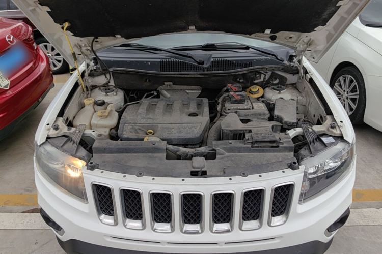 Used Jeep Compass 2014 2.0L two-wheel drive luxury version Engine Bay