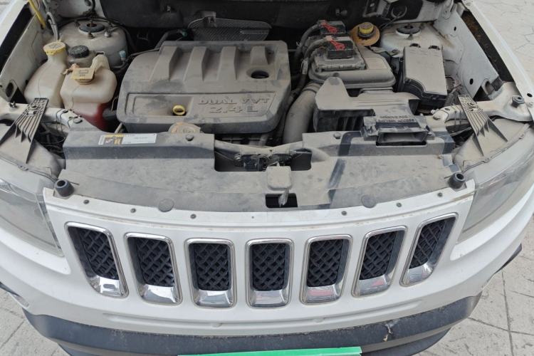 Used Jeep Compass 2014 Revised Version 2.4L Four-Wheel Drive Comfort Edition Engine Bay