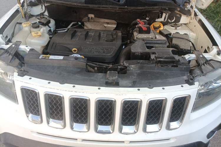 Used Jeep Compass 2014 2.4L four-wheel drive sport version Engine Bay