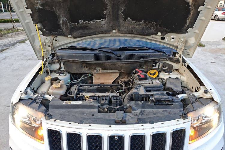 Used Jeep Compass 2014 Revised Version 2.0L Two-Wheel Drive Entry-Level Edition Engine Bay