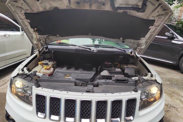 Used Jeep Compass 2014 Revised Version 2.0L Two-Wheel Drive Entry-Level Edition Engine Bay