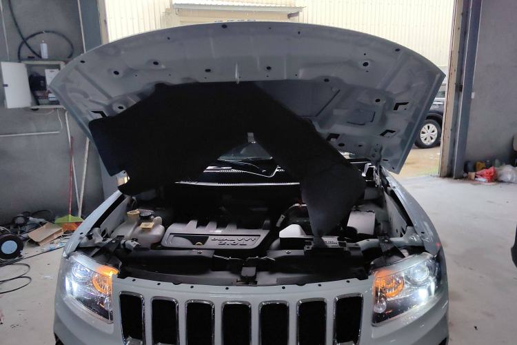 Used Jeep Compass 2014 Revised Version 2.0L Two-Wheel Drive Entry-Level Edition Engine Bay