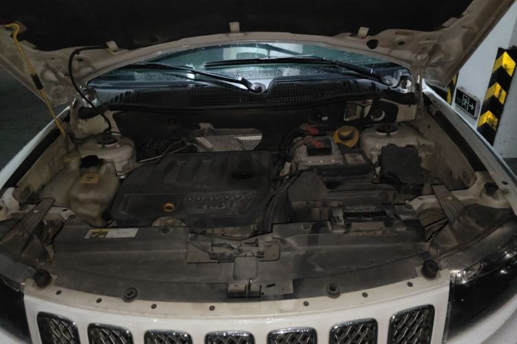 Used Jeep Compass 2014 2.4L four-wheel drive luxury version Engine Bay