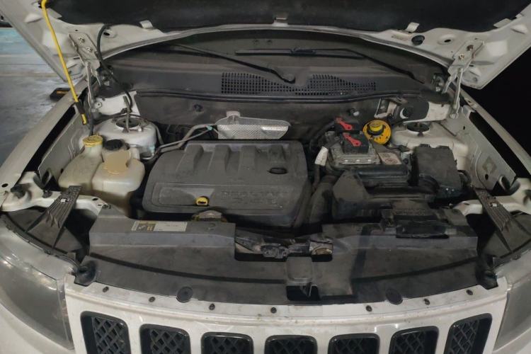 Used Jeep Compass 2014 Revised Version 2.4L Four-Wheel Drive Comfort Edition Engine Bay