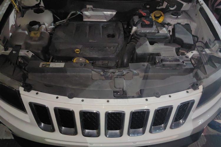 Used Jeep Compass 2014 2.4L Four-Wheel Drive Serpentine Collection Edition Engine Bay