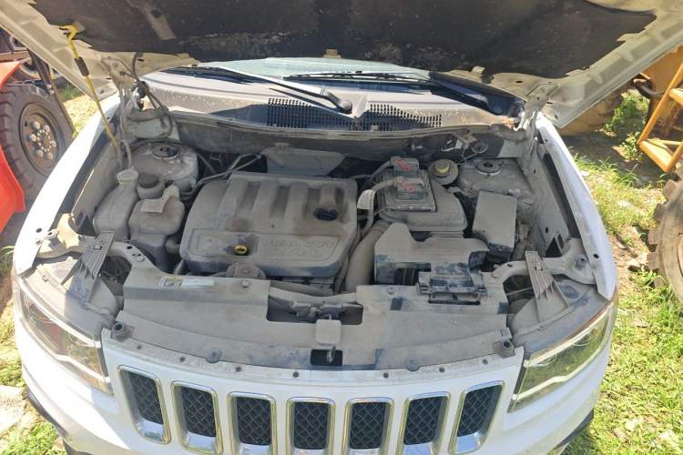 Used Jeep Compass 2014 Revised Version 2.4L Four-Wheel Drive Comfort Edition Engine Bay