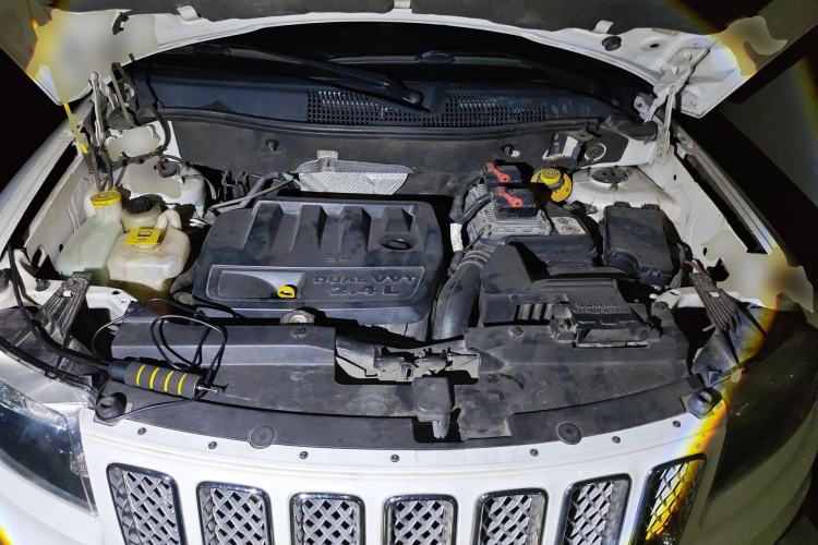 Used Jeep Compass 2014 2.4L four-wheel drive luxury version Engine Bay