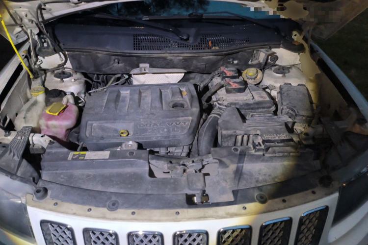 Used Jeep Compass 2014 2.0L two-wheel drive luxury version Engine Bay