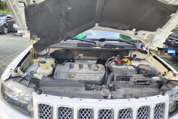 Used Jeep Compass 2014 2.0L two-wheel drive luxury version Engine Bay