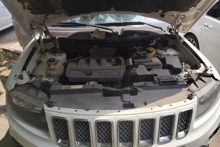 Used Jeep Compass 2014 Revised Version 2.0L Two-Wheel Drive Elite Edition Engine Bay