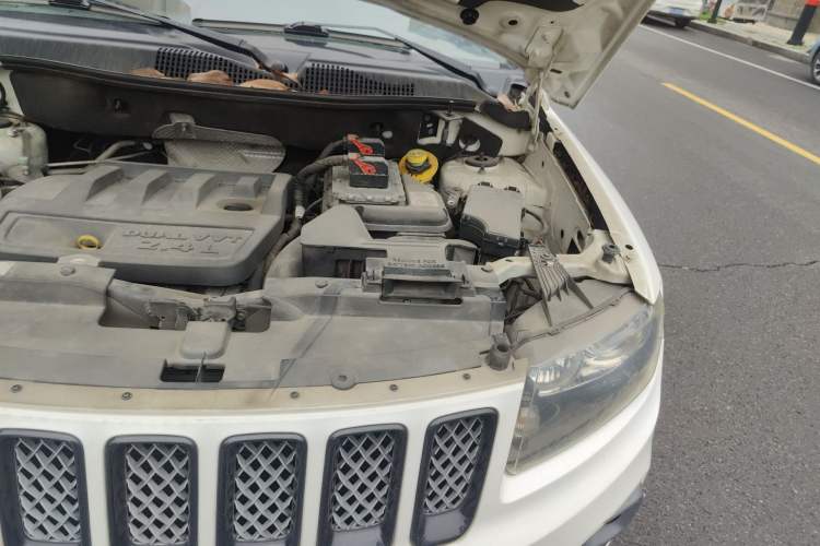 Used Jeep Compass 2014 2.4L Four-Wheel Drive Serpentine Collection Edition Engine Bay Left