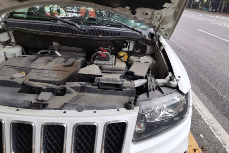 Used Jeep Compass 2014 2.0L two-wheel drive sport version Engine Bay Left