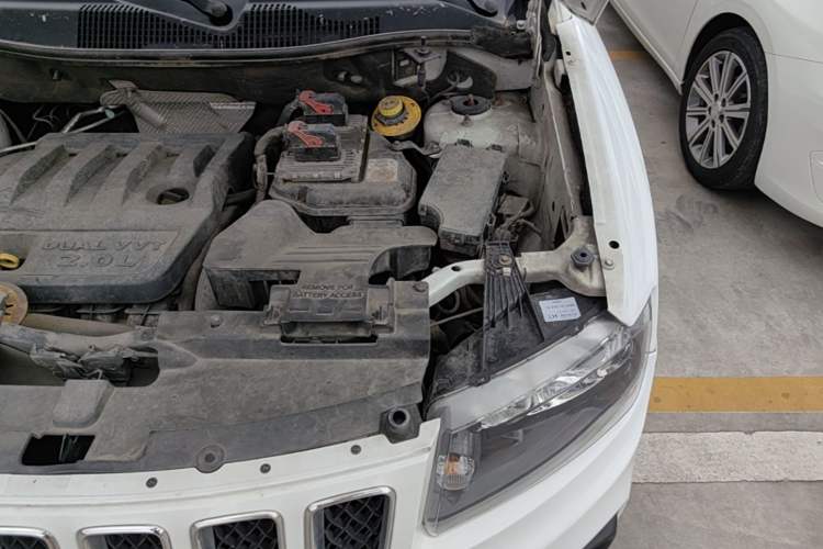 Used Jeep Compass 2014 2.0L two-wheel drive luxury version Engine Bay Left