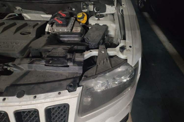 Used Jeep Compass 2014 Revised Version 2.4L Four-Wheel Drive Comfort Edition Engine Bay Left