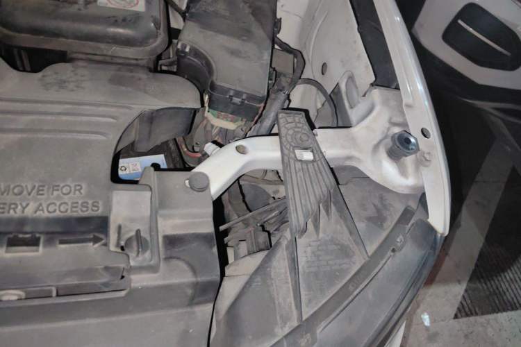 Used Jeep Compass 2014 2.4L Four-Wheel Drive Serpentine Collection Edition Engine Bay Left