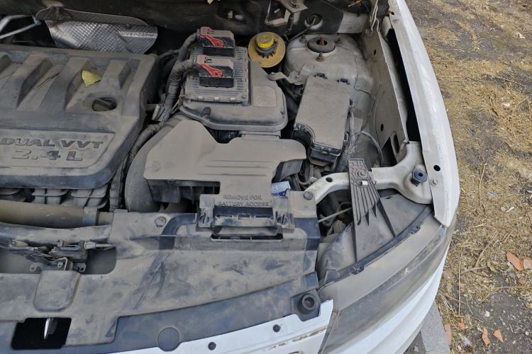 Used Jeep Compass 2014 2.4L four-wheel drive sport version Engine Bay Left