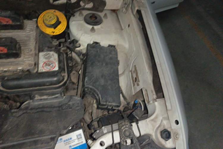 Used Jeep Compass 2014 2.4L four-wheel drive sport version Engine Bay Left