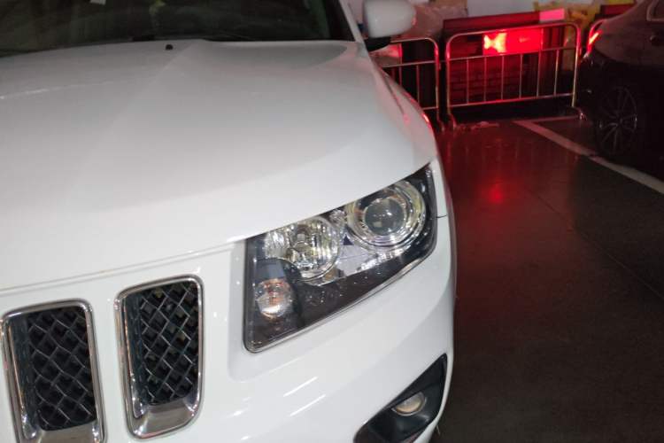 Used Jeep Compass 2014 Revised Version 2.4L Four-Wheel Drive Comfort Edition Engine Bay Left
