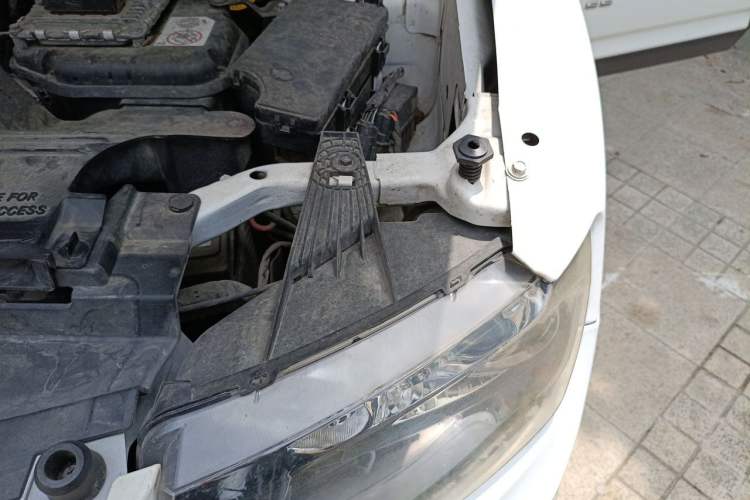 Used Jeep Compass 2014 2.0L two-wheel drive luxury version Engine Bay Left