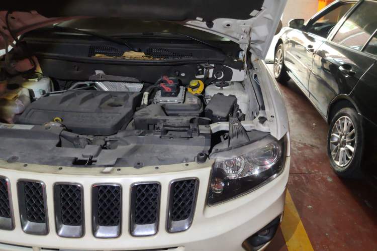 Used Jeep Compass 2014 Revised Version 2.4L Four-Wheel Drive Comfort Edition Engine Bay Left