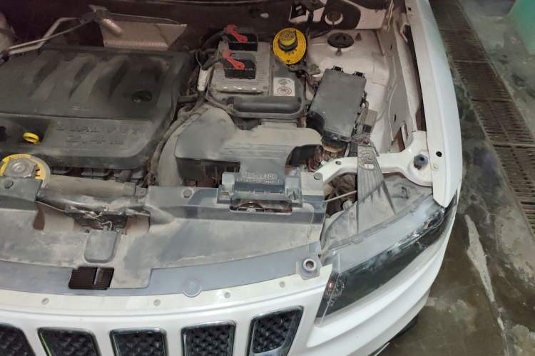 Used Jeep Compass 2014 Revised Version 2.4L Four-Wheel Drive Comfort Edition Engine Bay Left