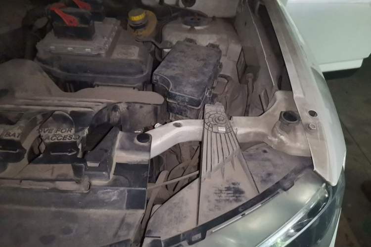 Used Jeep Compass 2014 2.4L Four-Wheel Drive Serpentine Collection Edition Engine Bay Left