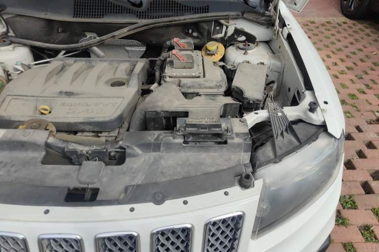 Used Jeep Compass 2014 2.4L four-wheel drive luxury navigation version Engine Bay Left