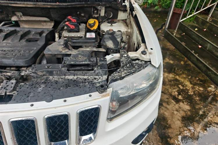 Used Jeep Compass 2014 2.0L two-wheel drive sport version Engine Bay Left