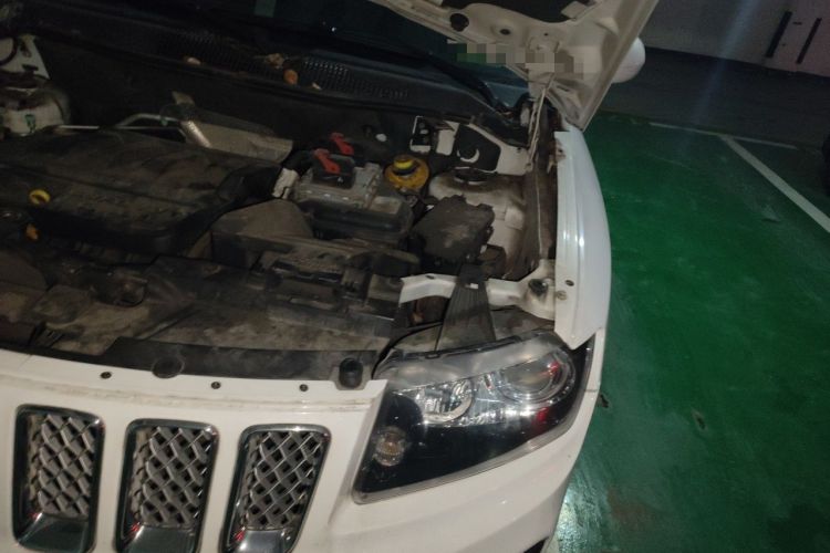 Used Jeep Compass 2014 2.4L four-wheel drive luxury version Engine Bay Left